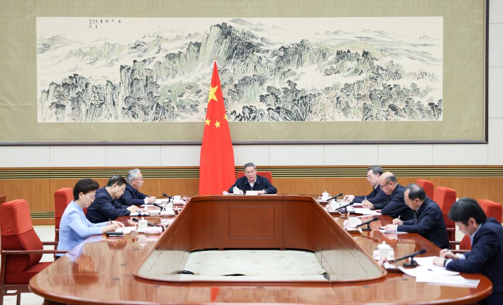 رئيس مجلس الدولة الصيني يشدد على بناء سوق رأسمال آمنة وشفافة ومفتوحة