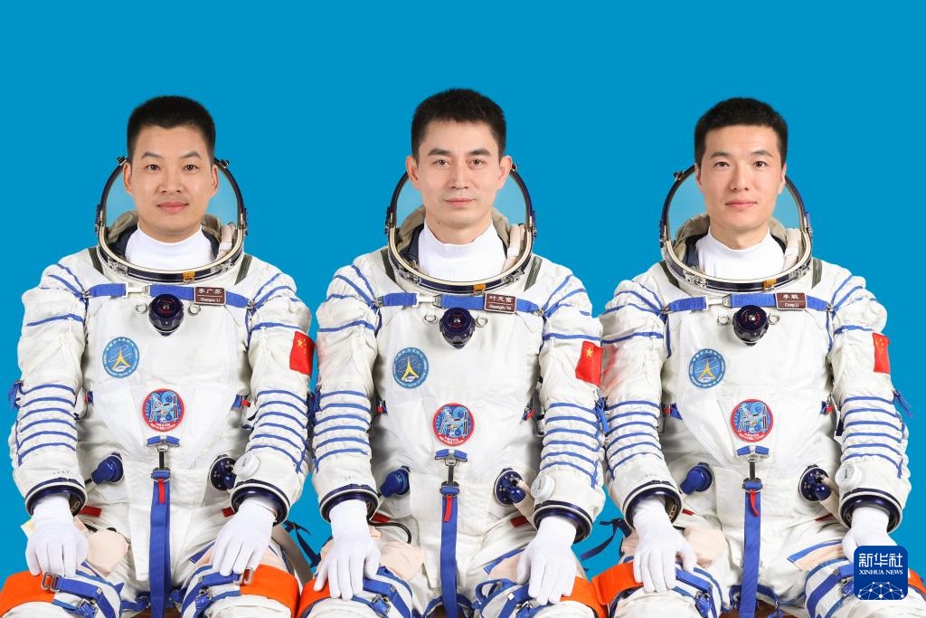 الصين تكشف عن طاقم "شنتشو-18" لمهمة المحطة الفضائية