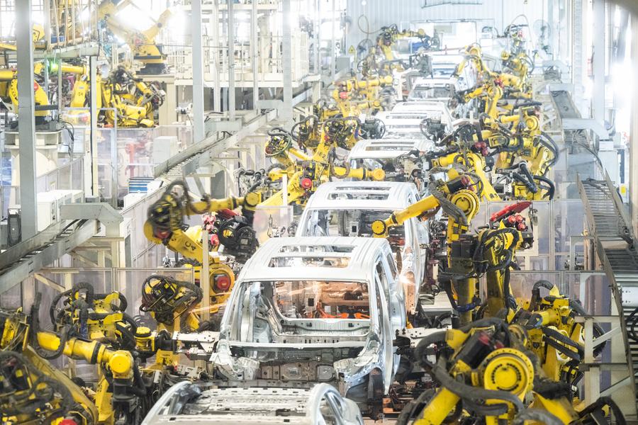 مقابلة: اقتصادي ألماني: إجراءات الحماية التجارية ضد السيارات الكهربائية الصينية "خطأ كبير"