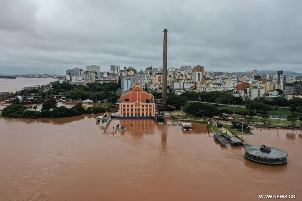 ارتفاع عدد وفيات الأمطار الغزيرة في جنوب البرازيل إلى 56 شخصا