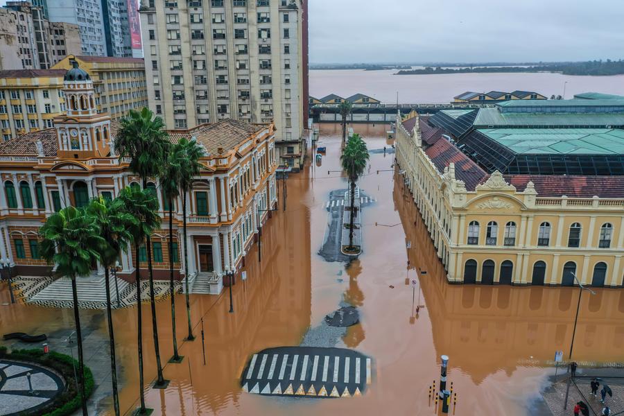 ارتفاع حصيلة قتلى الفيضانات في جنوب البرازيل إلى 75 شخصا