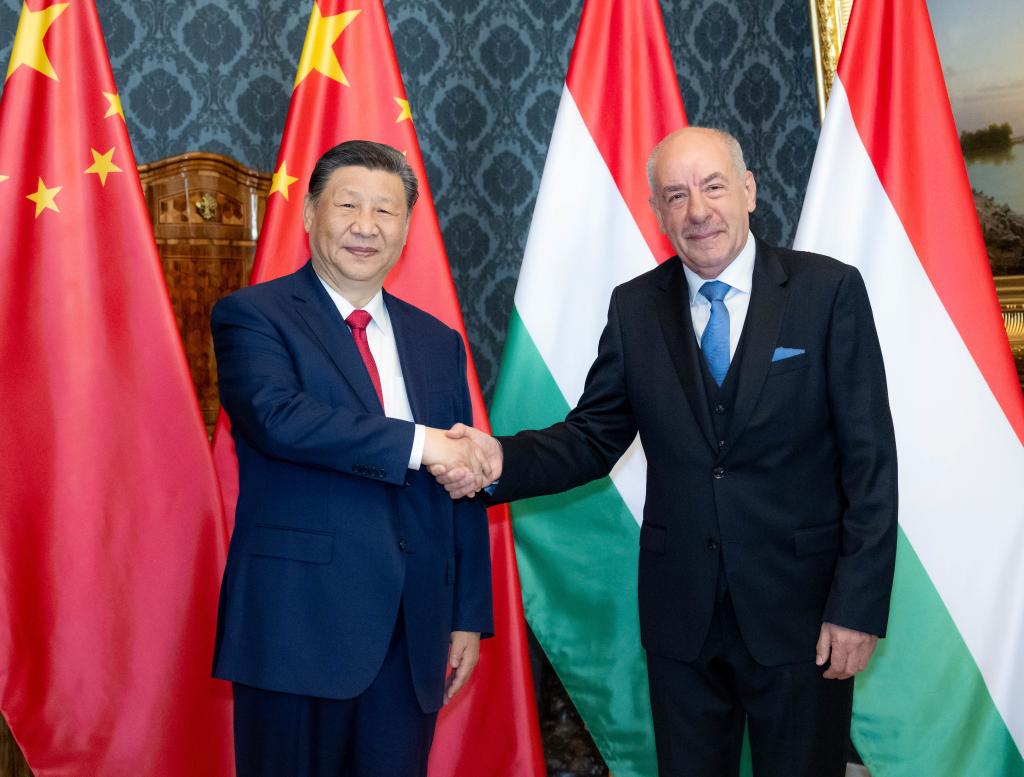 شي يقول إنه على استعداد للعمل المشترك على الارتقاء بالعلاقات الصينية-المجرية نحو مستويات أعلى