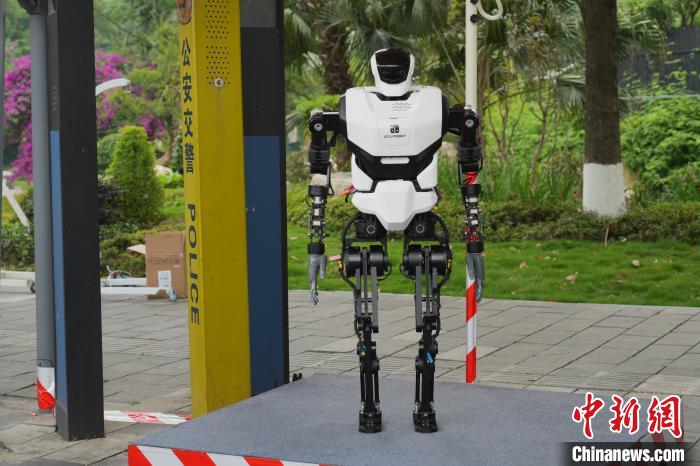 روبوتات تنظم حركة المرور في سيتشوان