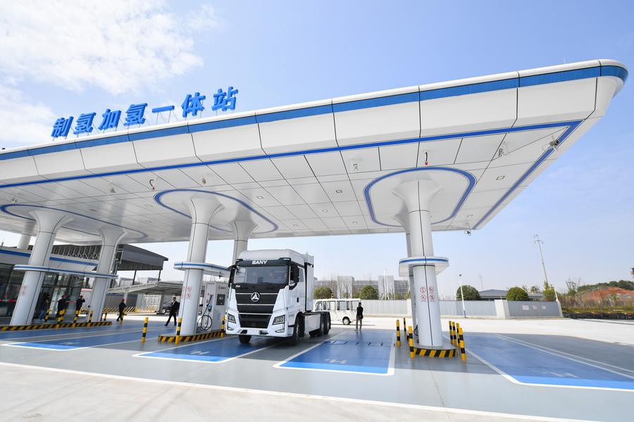 الصين تطور أول نظام للهيدروجين السائل المُركّب بالسيارات من فئة 100 كيلوغرام