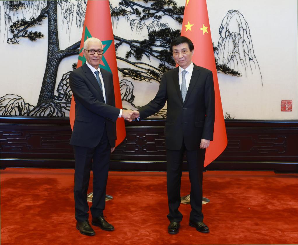 كبير المستشارين السياسيين الصينيين يلتقي رئيس مجلس النواب المغربي في بكين