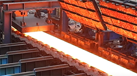 فيديو: كيف يطرّق الحديد داخل المصانع في الصين