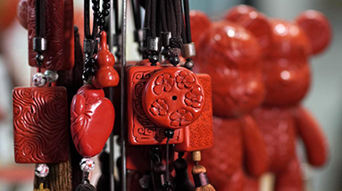 النحت على الورنيش، ألف سنة من فن "الأحمر الصيني"