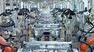 الروبوتات لا تهدأ في مصنع بي واي دي العملاق بخنان