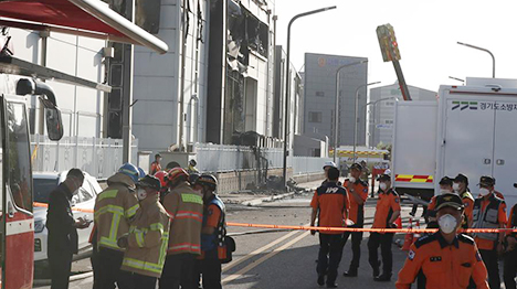 مصرع 22 شخصا وإصابة 8 آخرين في حريق بمصنع بطاريات في كوريا الجنوبية