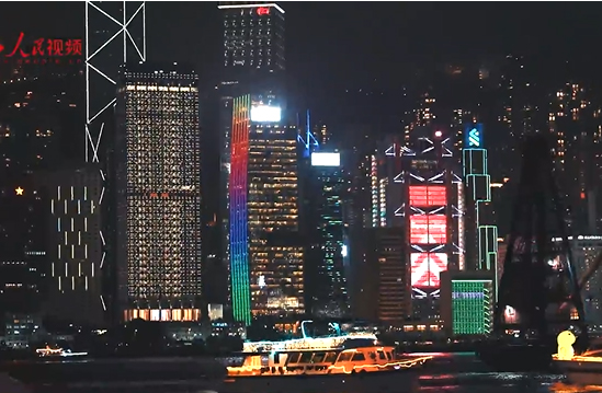 الأضواء الباهرة تنير ليلة هونغ كونغ