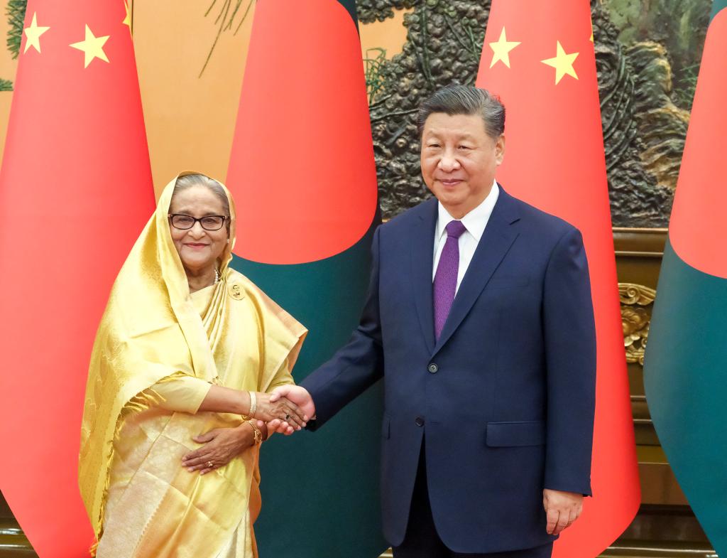 شي يلتقي رئيسة وزراء بنجلاديش ويعلنان رفع مستوى العلاقات الثنائية