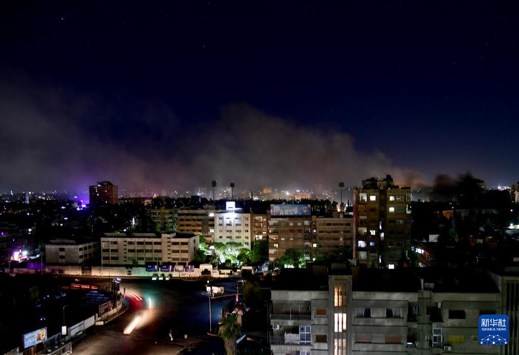 سوريا تحذر من أن تمادي إسرائيل في اعتداءاتها ينذر بجر المنطقة إلى "تصعيد خطير"