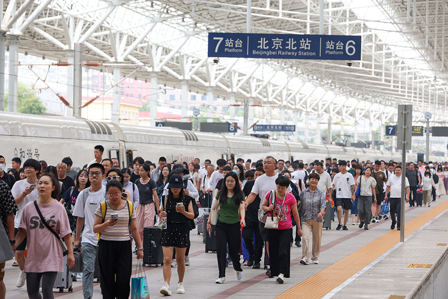 الصين تسجل أكثر من 211 مليون راكب عبر السكك الحديدية في النصف الأول من يوليو الجاري