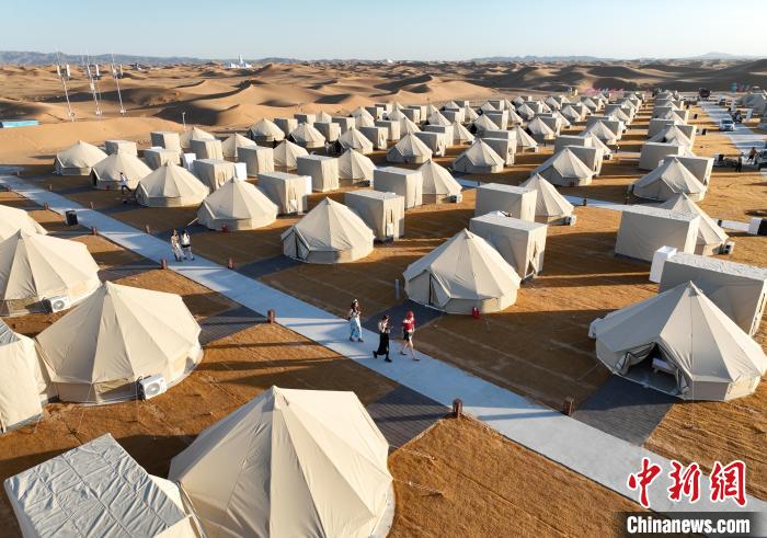 مدينة تشونغوي تطلق موسم المخيمات الصحراوية السياحي