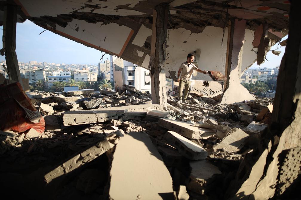الصورة: الدمار يلحق بمخيم النصيرات وسط غزة