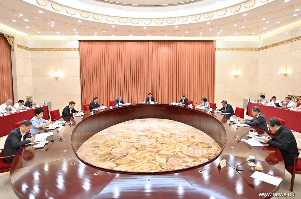 مستشارون سياسيون بارزون يدرسون المبادئ التوجيهية للجلسة الكاملة للحزب الشيوعي الصيني