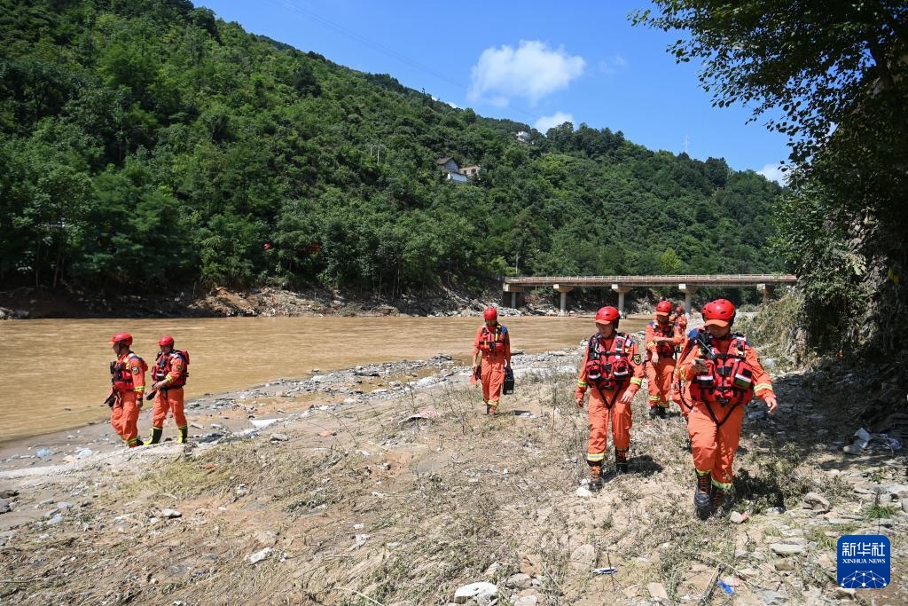 تأكد وفاة 15 شخصا جراء انهيار جسر شمال غربي الصين