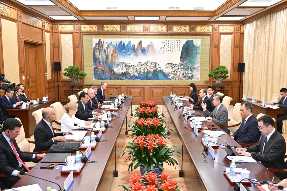 وزير الخارجية الصيني يصبو إلى إسهام مجتمع الأعمال الأمريكي في العلاقات الثنائية