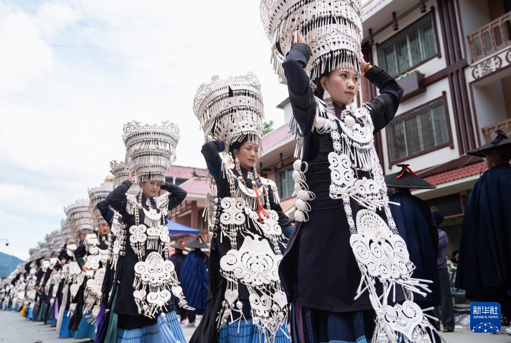 محافظة بوتو تحتفل بتقاليد الحليّ الفضية