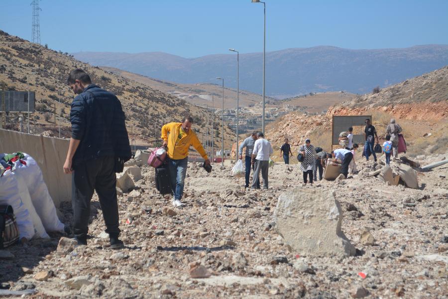 مقالة خاصة: فارون من لبنان يخوضون رحلة نزوح مرهقة مجهولة المصير إلى سوريا