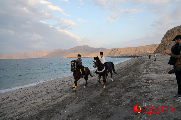 محافظ مسندم، سلطنة عمان: نرحب بوصول السياح الصينيين، ونرحب بالمزيد من الشركات الصينية للمشاركة في بناء وتطوير محافظة مسندم