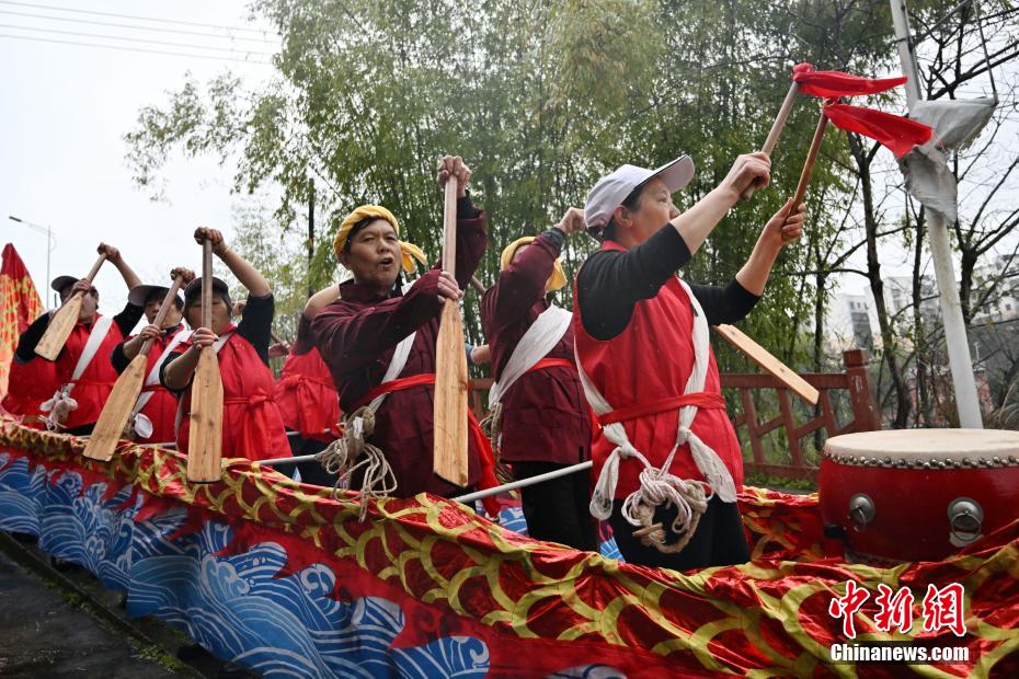 إيقاع المجاديف: لحن البذل والعطاء الذي وحّد مجدفي سيتشوان