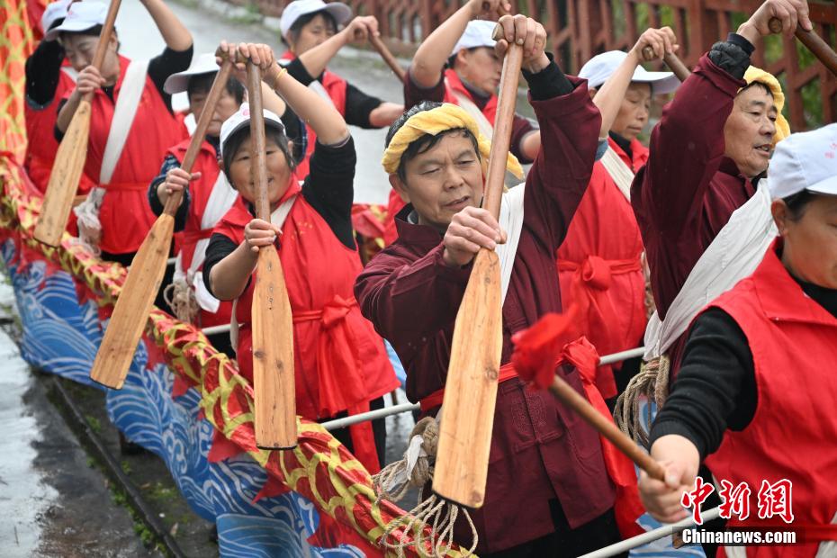 إيقاع المجاديف: لحن البذل والعطاء الذي وحّد مجدفي سيتشوان