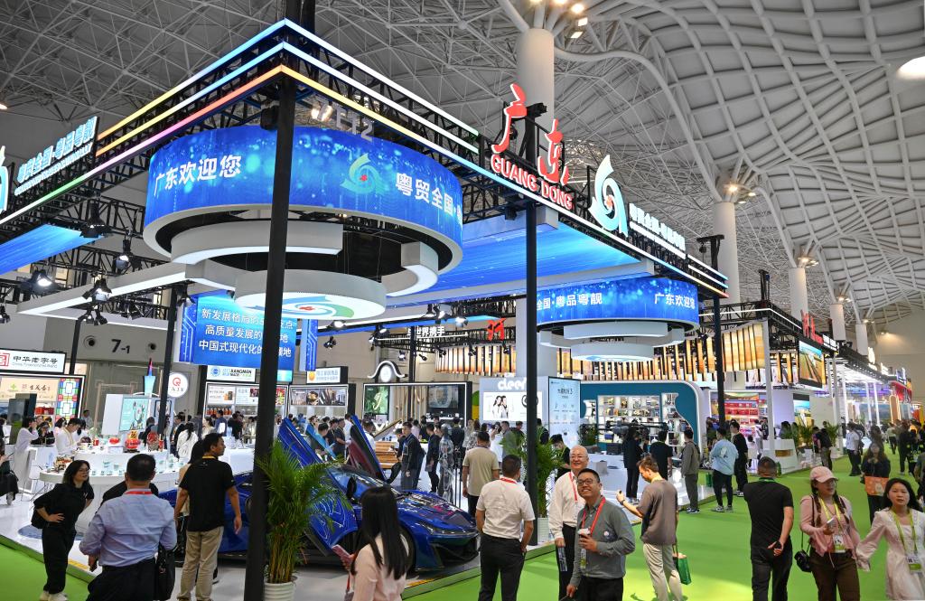 الصورة : افتتاح معرض الصين الدولي الخامس للسلع الاستهلاكية في هايكو جنوبي الصين