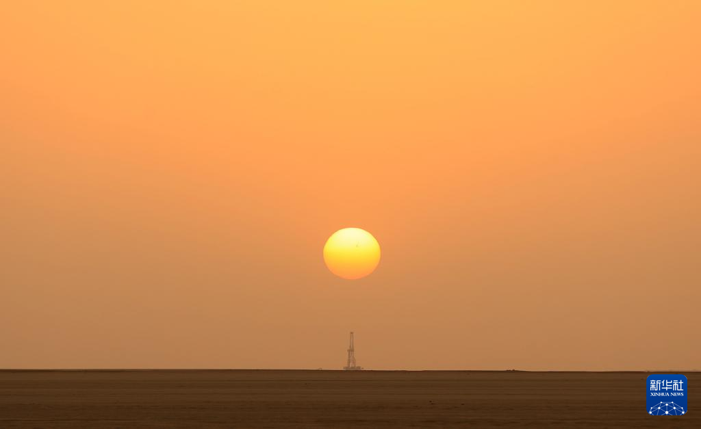 فرق حفر الآبار الصيني في الصحراء