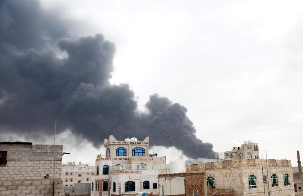 تقرير إخباري: غارات إسرائيلية عنيفة على بنى حيوية في اليمن.. والحوثيون يتوعدون بالرد