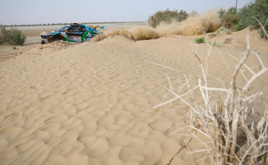 الصورة: سباق رالي تاكليماكان 2025 في شينجيانغ الصينية
