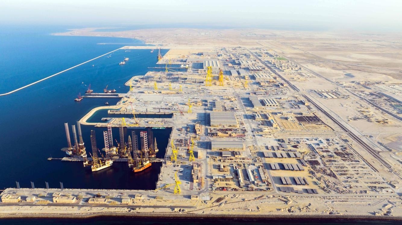 أرامكو وشركة صينية تحتفل بإنجاز جديد في أكبر حوض لبناء السفن في العالم