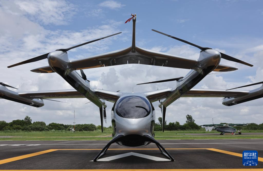 تسليم أول طائرة eVTOL حاصلة على ثلاث شهادات صلاحية للطيران تزيد عن الطن في الصين