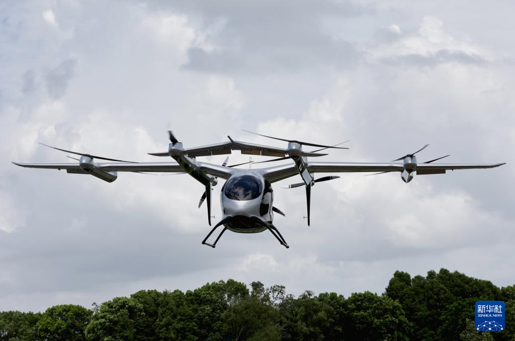 تسليم أول طائرة eVTOL حاصلة على ثلاث شهادات صلاحية للطيران تزيد عن الطن في الصين