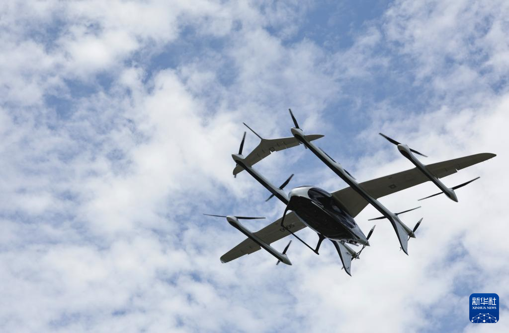 تسليم أول طائرة eVTOL حاصلة على ثلاث شهادات صلاحية للطيران تزيد عن الطن في الصين