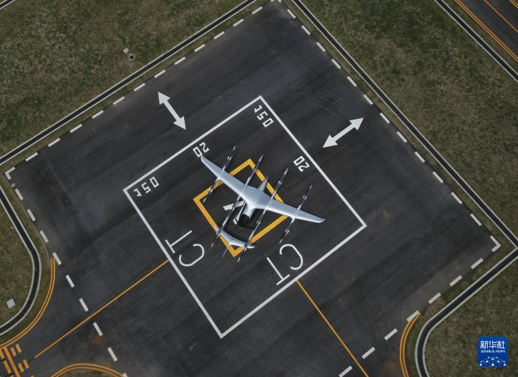 تسليم أول طائرة eVTOL حاصلة على ثلاث شهادات صلاحية للطيران تزيد عن الطن في الصين
