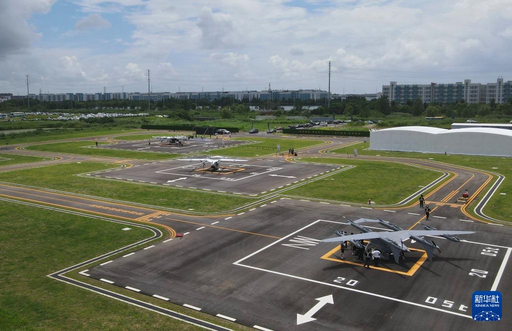 تسليم أول طائرة eVTOL حاصلة على ثلاث شهادات صلاحية للطيران تزيد عن الطن في الصين