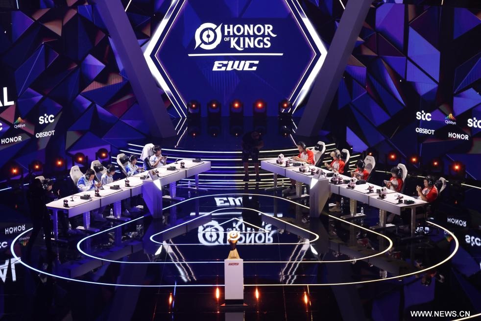 الفريق الصيني AG.AL يتوّج بلقب Honor of Kings ضمن كأس العالم للرياضات الإلكترونية 2025