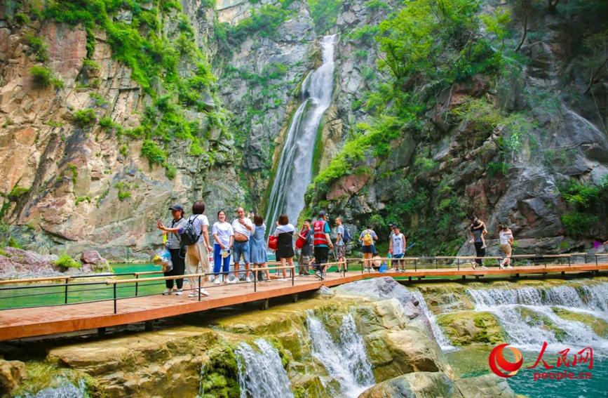 دموع جبل تايهانغ الزرقاء .. 