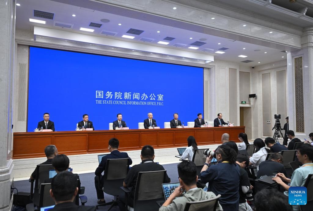 الصين تصوغ 36 قانونا جديدا منذ عام 2021