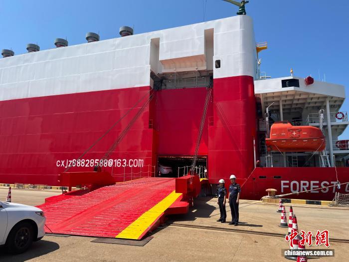 انطلاق أول خط بحري لنقل مركبات الطاقة الجديدة من ونتشو إلى الشرق الأوسط