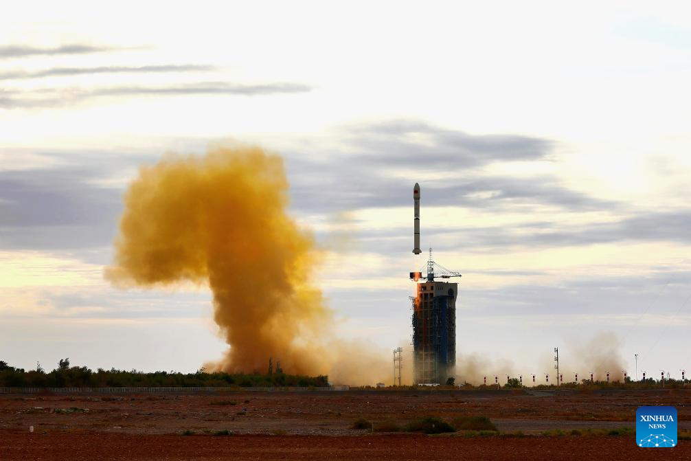 الصين تطلق بنجاح قمرا اصطناعيا اختباريا لتكنولوجيا الإنترنت عبر الأقمار الاصطناعية