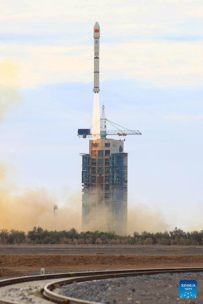 الصين تطلق بنجاح قمرا اصطناعيا اختباريا لتكنولوجيا الإنترنت عبر الأقمار الاصطناعية