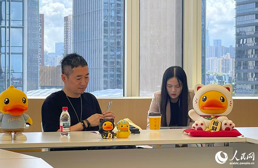 بي.داك .. قصة البطة الصفراء ذات الابتسامة اللطيفة والعينين اللامعتين