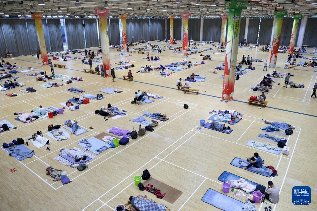 قوانغدونغ الصينية ترفع مستوى الاستجابة الطارئة إلى أعلى مستوى مع اقتراب الإعصار