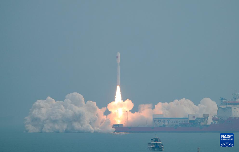 الصين تطلق أقمارا صناعية من البحر