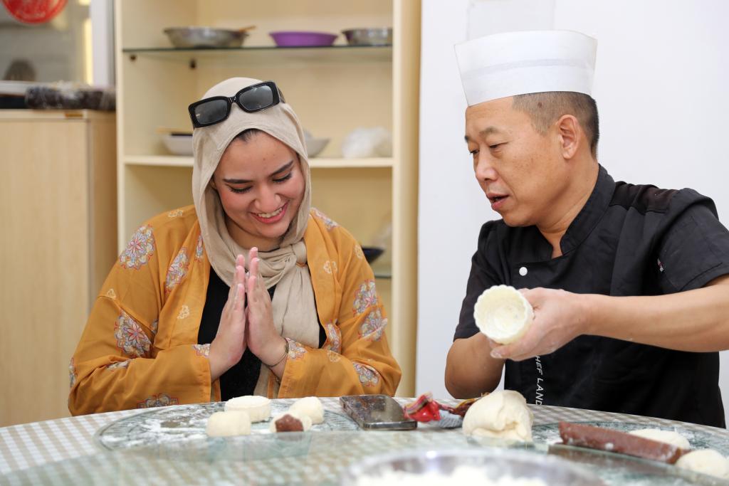 الصورة: احتفالات عيد منتصف الخريف الصيني في العاصمة الإدارية الجديدة بمصر