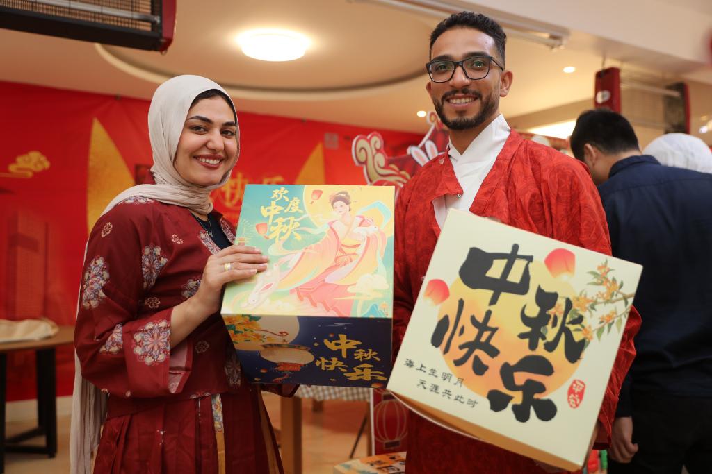 الصورة: احتفالات عيد منتصف الخريف الصيني في العاصمة الإدارية الجديدة بمصر