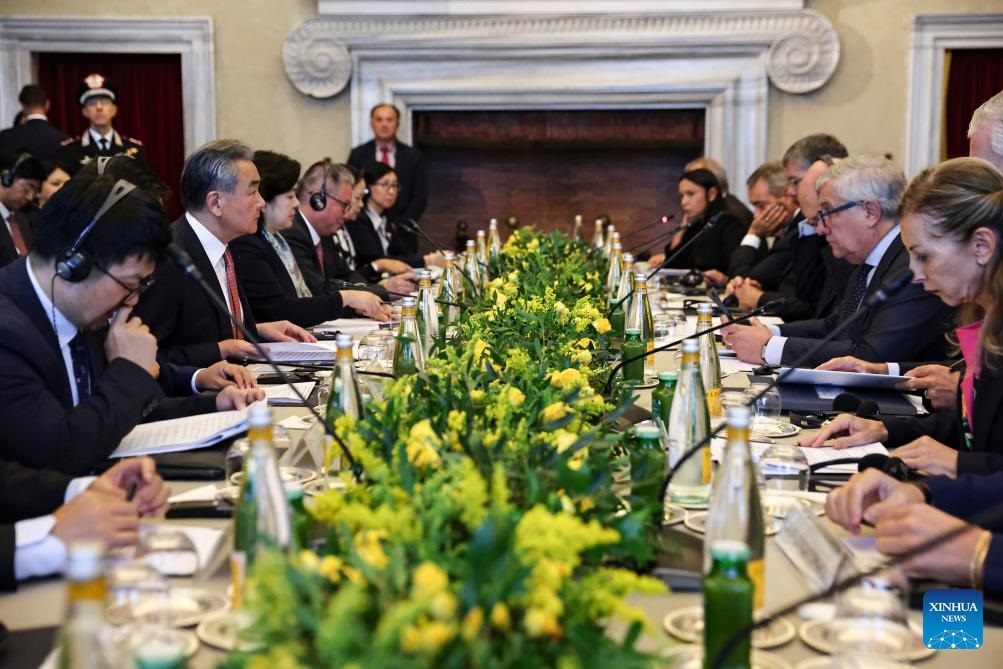 وزير الخارجية الصيني: التعاون بين الصين وإيطاليا حافل بالإنجازات والمنافع المتبادلة