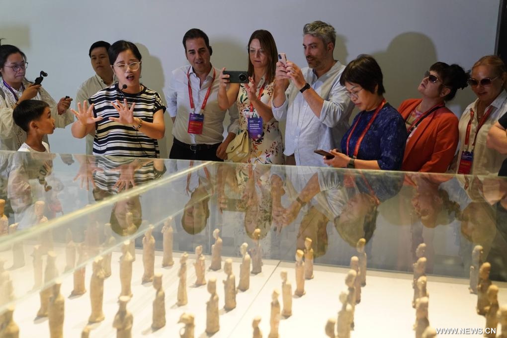 افتتاح معرض دولي للسيراميك في مركز الصين التاريخي للبورسلين
